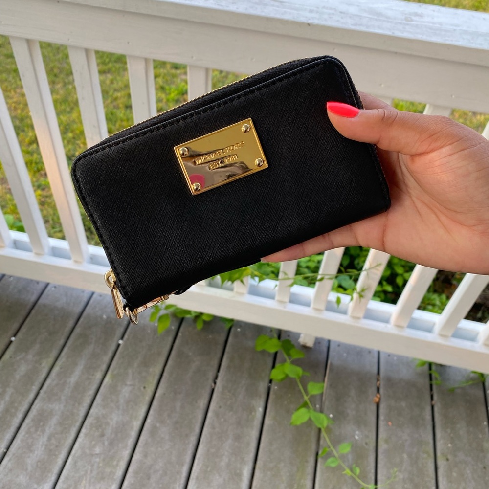 Black Michael Kors wristlet - Picture 3 of 6